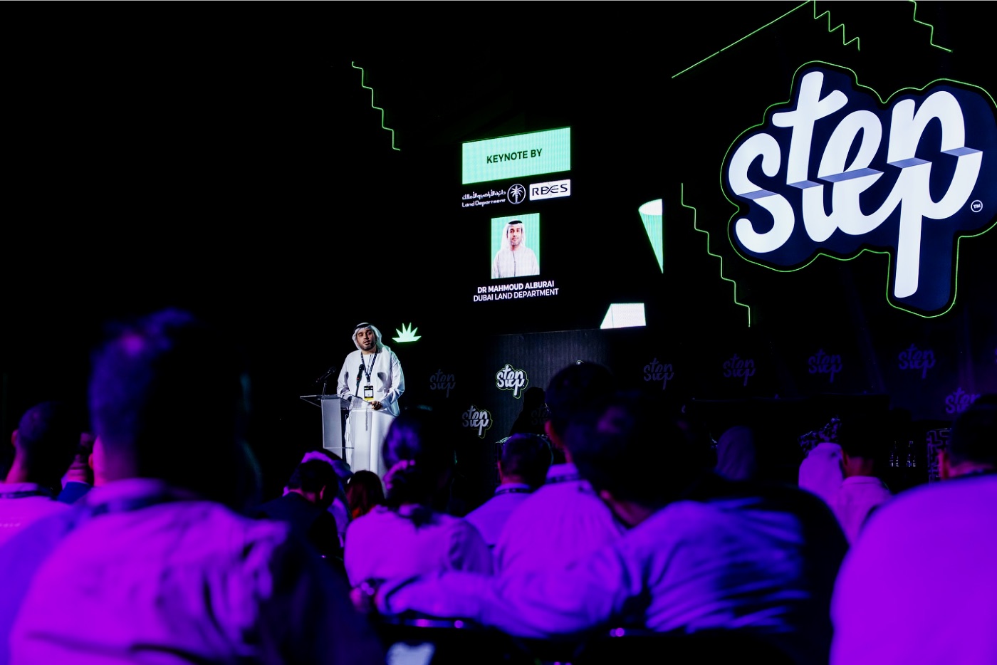 Keynote under the Step mark
